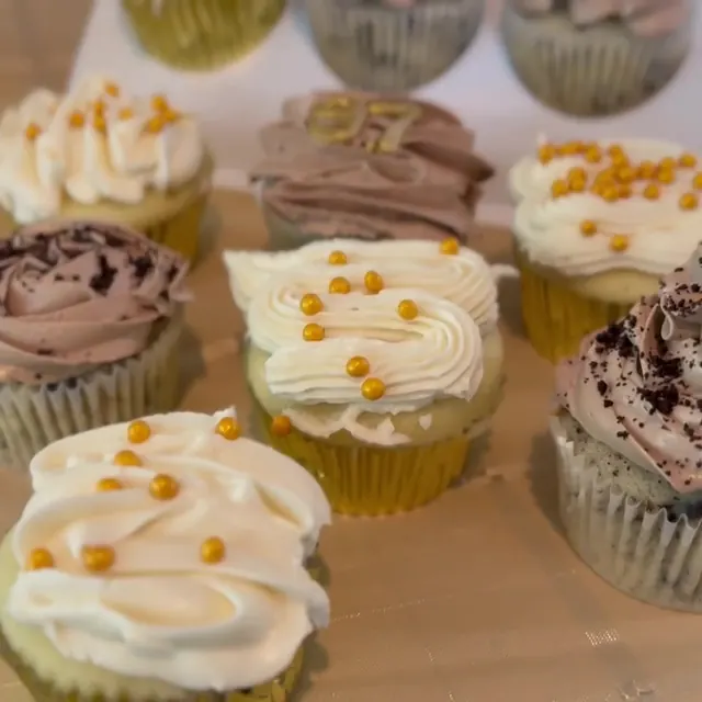 Cupcakes with gold pearls