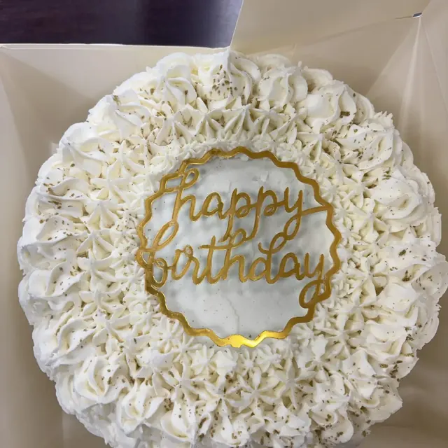 White rosette cake with gold script